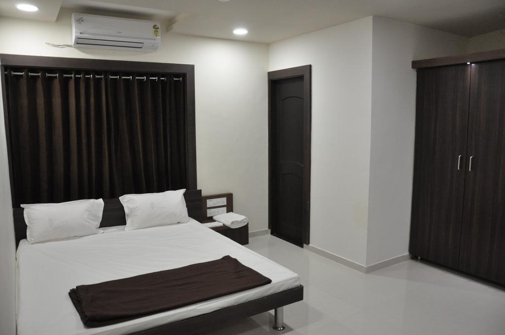 Shivdhara Hotel & Residence Radźkot Zewnętrze zdjęcie